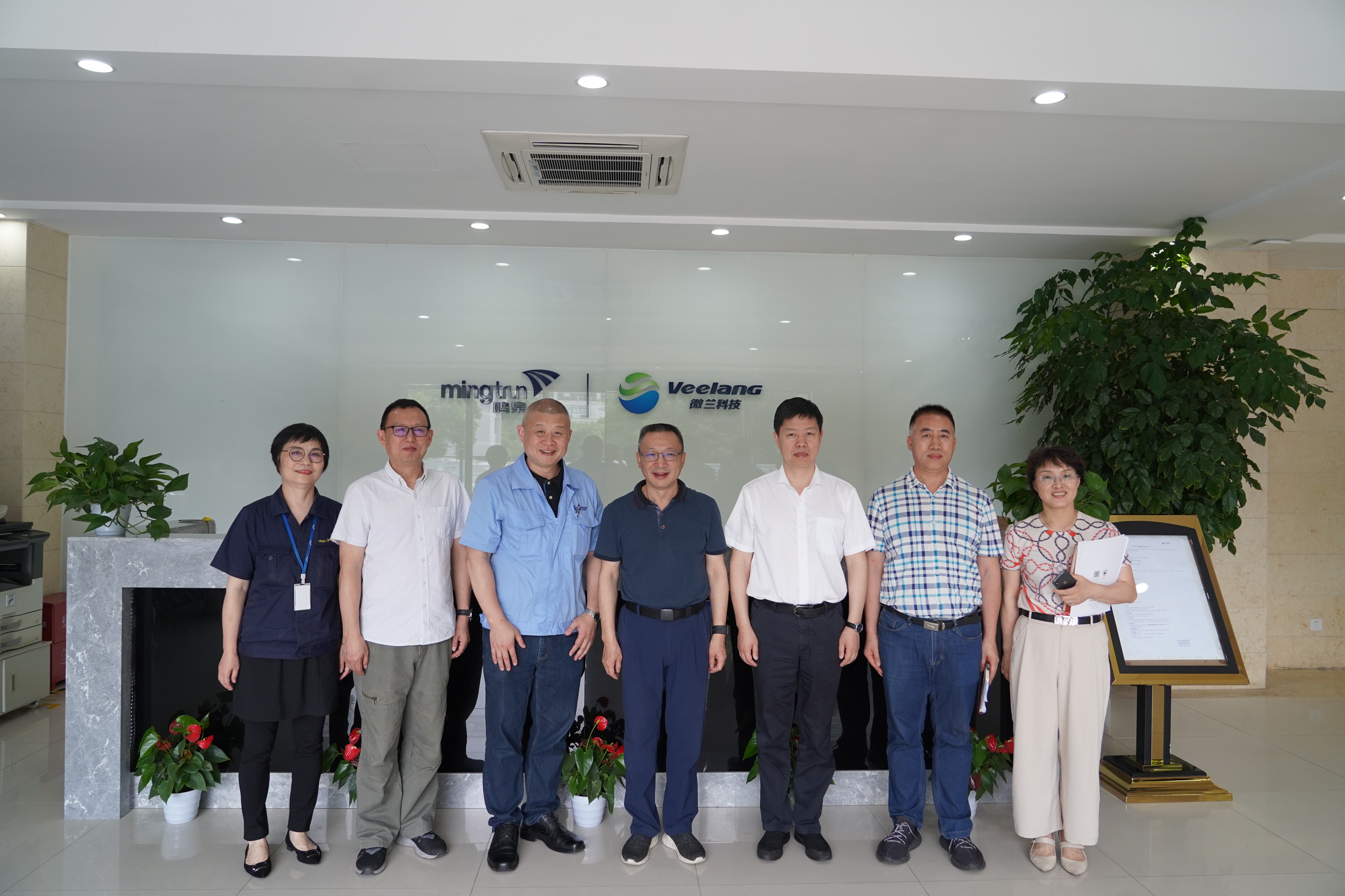 西湖区人大常委会主任叶伟平一行莅临浙大好博(中国)一站式服务官方网站考察调研