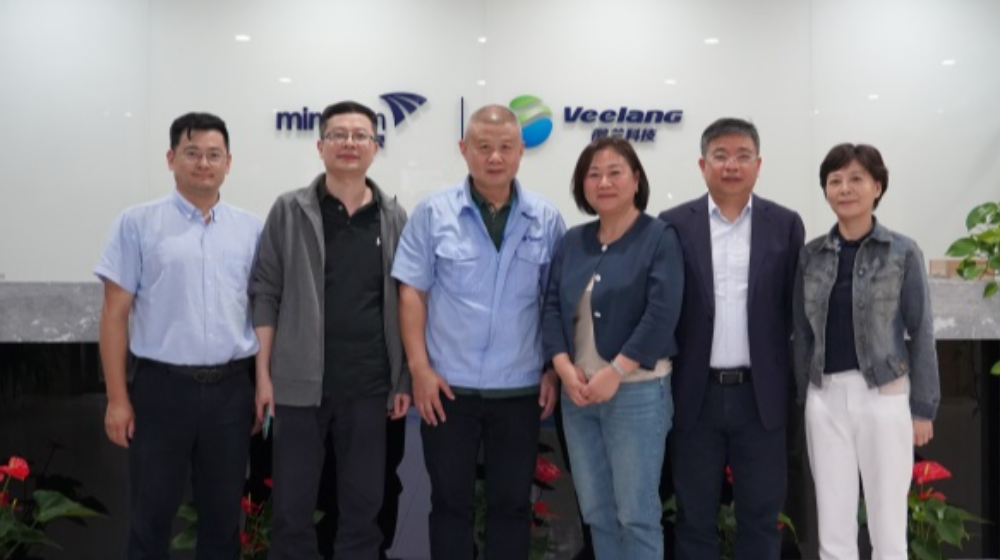 西湖区发改经信局党委书记、局长李建群一行莅临浙大好博(中国)一站式服务官方网站调研、指导工作